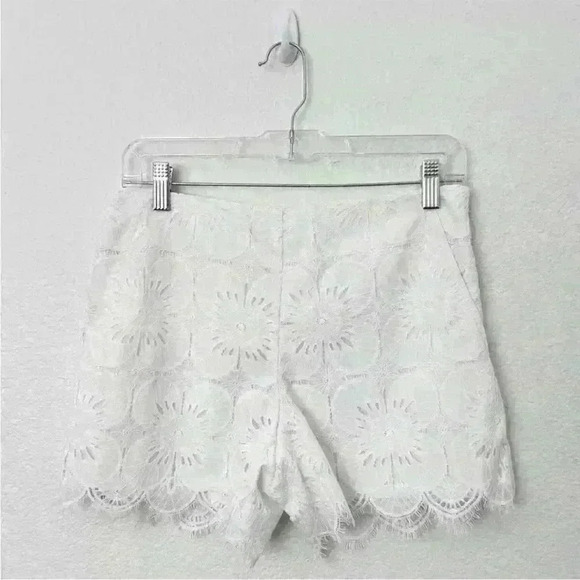 Trina Turk, white shorts, size 6 with beautiful lacing and pockets - Picture 5 of 8